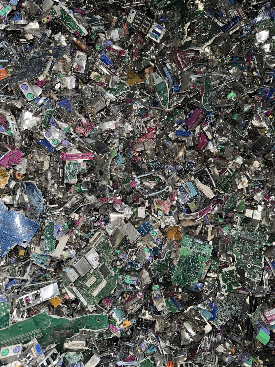Shredded PCB fraction for precious metal recovery